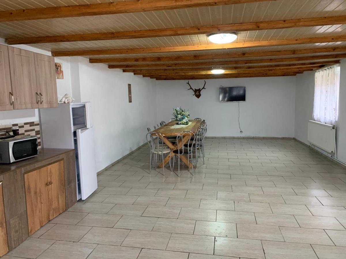 Отель Casa Mari Кырцишоара Экстерьер фото